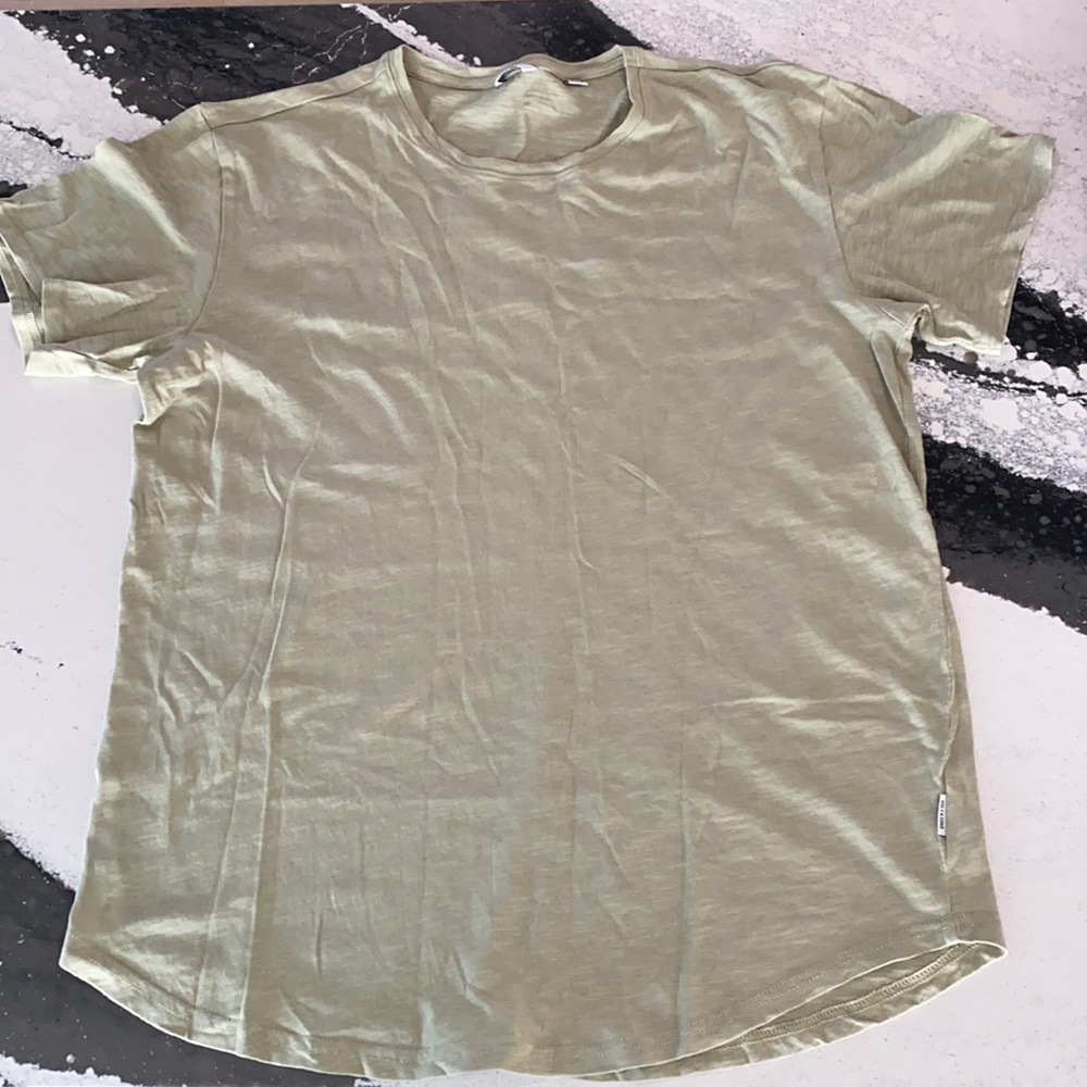 Only & Sons curved hem t-shirt xl never worn!